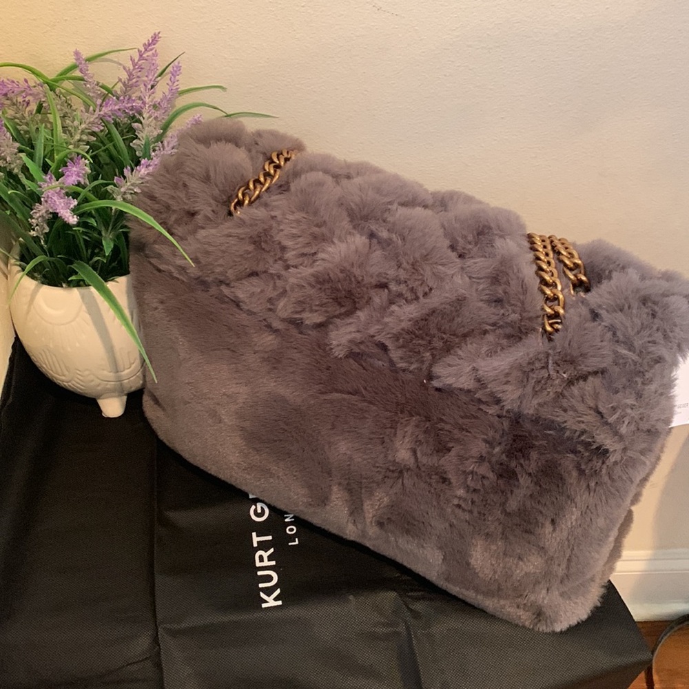 Kurt Geiger London Kensington XXL Quilted Faux Fur Shoulder Bag - Picture 5 of 17